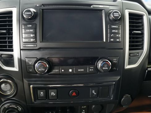 Used 2018 Nissan Titan SL w/ Midnight Edition image 36
