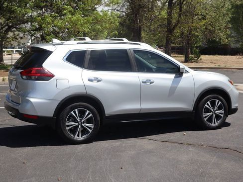 Used 2020 Nissan Rogue SV w/ Premium Package AWD/4WD image 4
