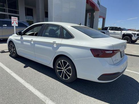 Used 2022 Volkswagen Jetta Sport FWD image 31