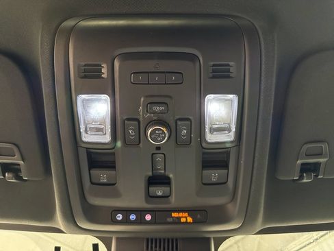 Used 2023 Chevrolet Tahoe Premier AWD/4WD image 25