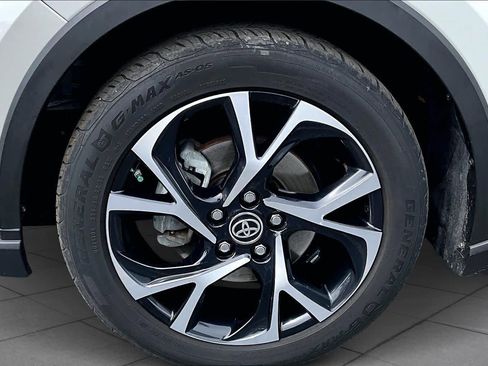 Used 2020 Toyota C-HR XLE image 10