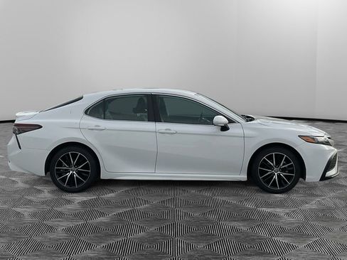 Used 2023 Toyota Camry SE image 4