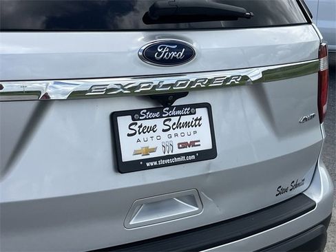 Used 2019 Ford Explorer XLT image 30