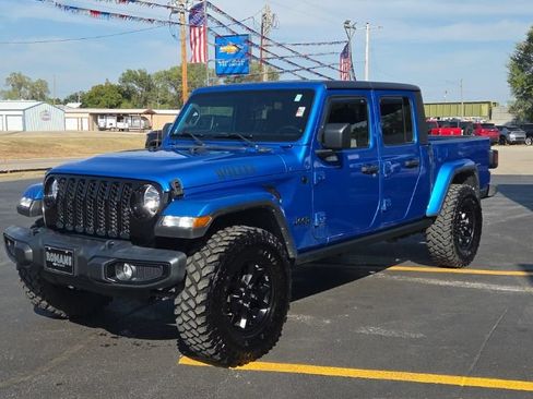 Used 2021 Jeep Gladiator Sport AWD/4WD image 3