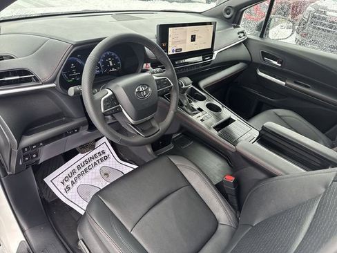 Used 2026 Toyota Sienna XSE image 10