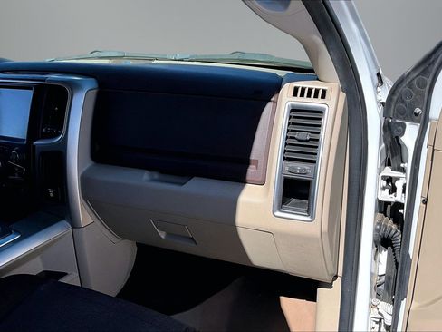 Used 2014 RAM 3500 SLT w/ Luxury Group image 27