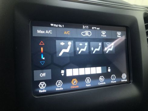 Used 2021 Jeep Cherokee Latitude AWD/4WD image 19
