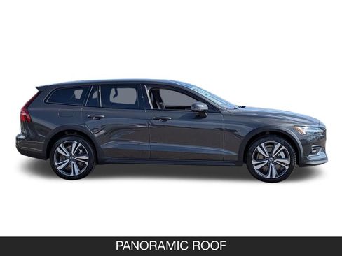 Used 2025 Volvo V60 B5 Cross Country Plus AWD/4WD image 6