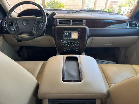 Used 2011 GMC Sierra 2500 Denali w/ Suspension Package, Off-Road AWD/4WD image 20