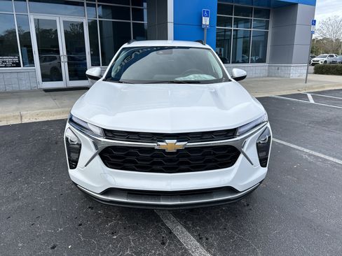 New 2025 Chevrolet Trax LT w/ Driver Confidence Package image 3