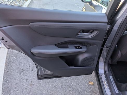 Used 2023 Nissan Ariya AWD image 31