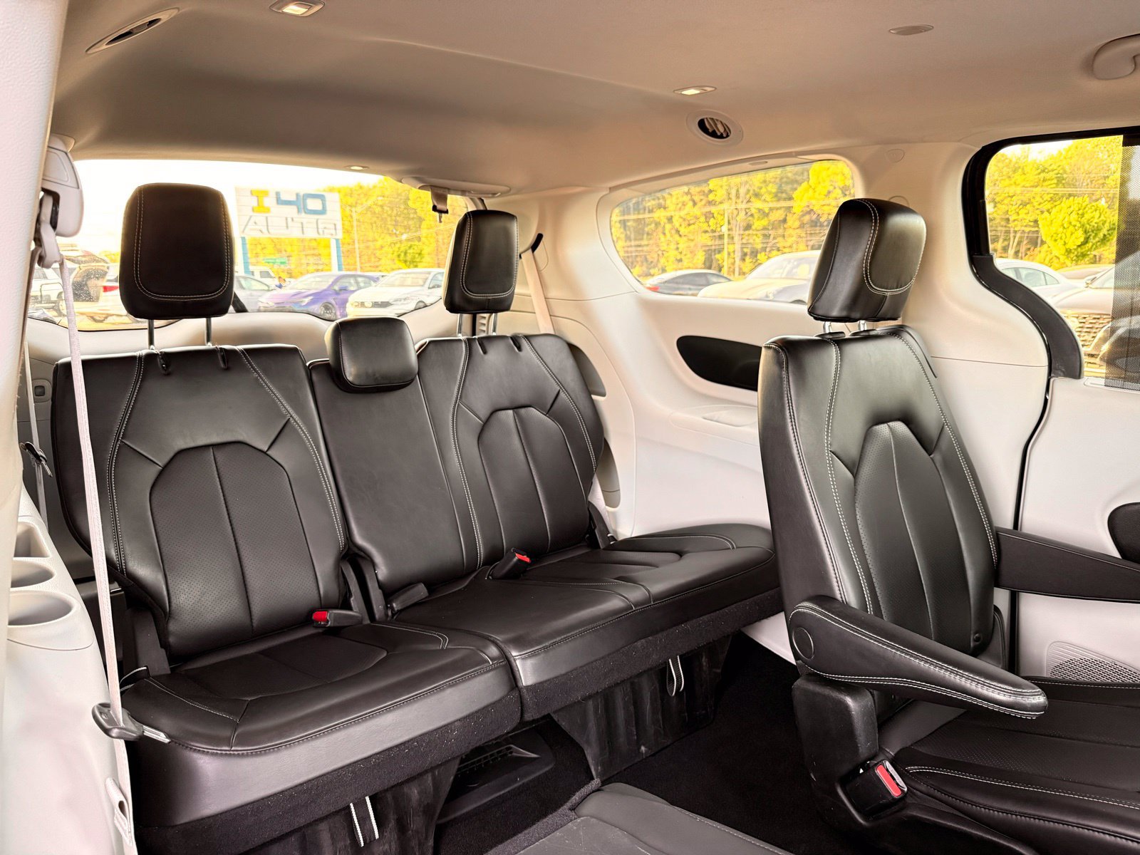 Used 2023 Chrysler Pacifica Touring-L FWD image 29