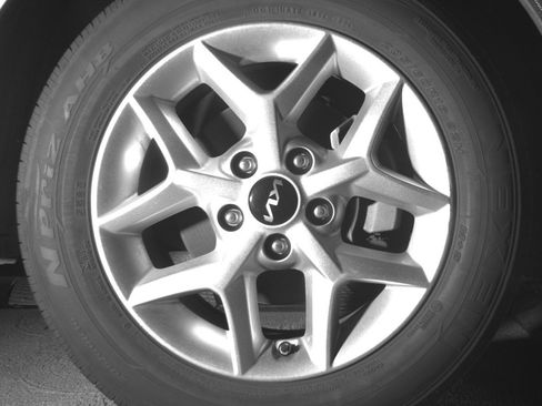 Used 2025 Kia Soul LX w/ LX Technology Package FWD image 20