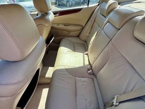 Used 2004 Lexus ES 330 ES 330 Sedan 4D image 9