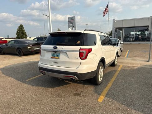Used 2017 Ford Explorer XLT AWD/4WD image 7