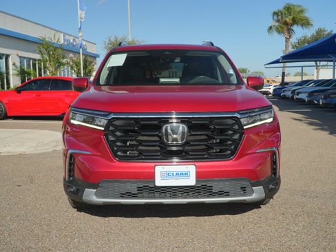 Used 2023 Honda Pilot Touring image 2