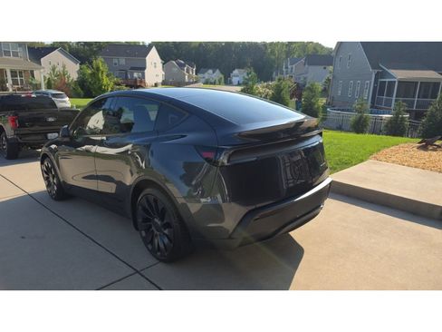 Used 2026 Tesla Model Y Long Range AWD/4WD image 3