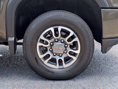 Used 2022 GMC Sierra 3500 AT4 w/ AT4 Preferred Package AWD/4WD image 11