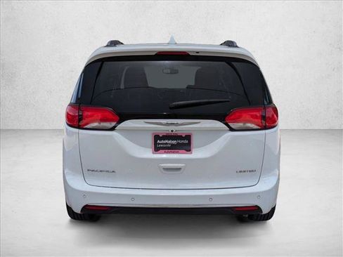 Used 2020 Chrysler Pacifica Limited FWD image 7