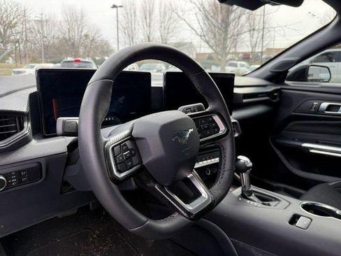 Certified 2025 Ford Mustang Coupe image 5