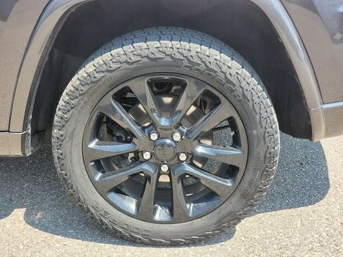Used 2020 Jeep Grand Cherokee Altitude AWD/4WD image 32