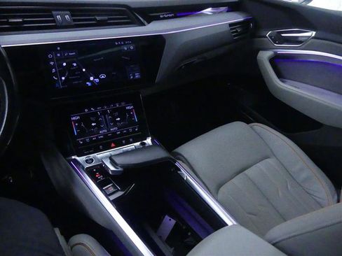 Used 2024 Audi Q8 e-tron Prestige image 16