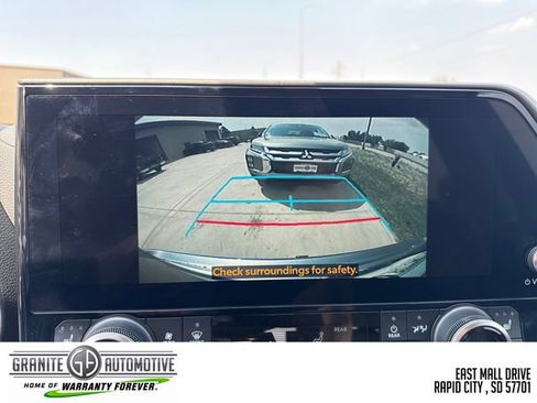 Used 2023 Toyota Highlander XLE AWD/4WD image 20