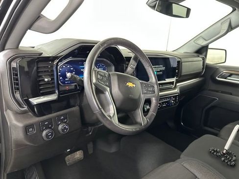 Used 2022 Chevrolet Silverado 1500 LT image 13