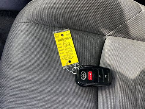 Used 2024 Toyota Tacoma TRD Off-Road image 11