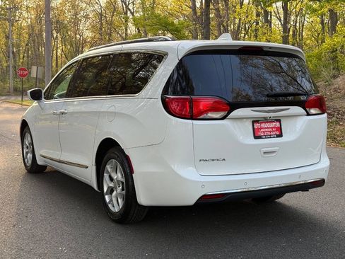 Used 2017 Chrysler Pacifica Touring-L Plus w/ Tire & Wheel Group FWD image 9