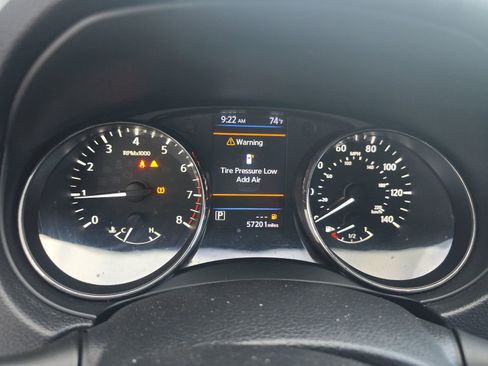 Used 2018 Nissan Rogue SV w/ Premium Package image 13