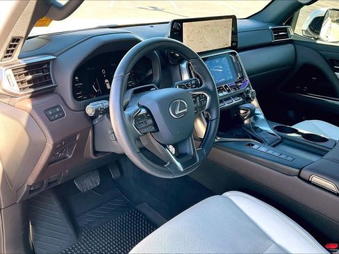 Used 2025 Lexus LX 600 4WD w/ Luxury Package image 17