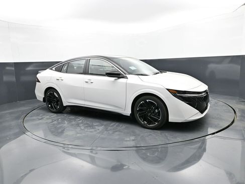 New 2026 Nissan Sentra SR w/ SR Premium Package FWD image 8