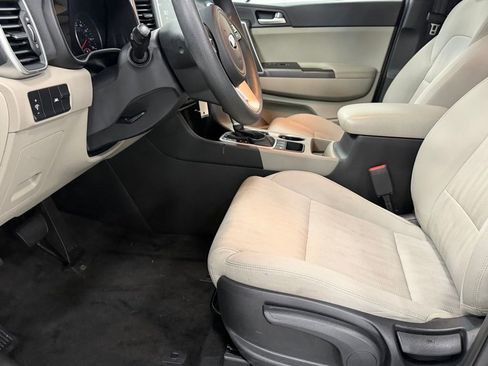 Used 2020 Kia Sportage LX image 12