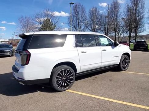 New 2026 Chevrolet Suburban High Country image 8