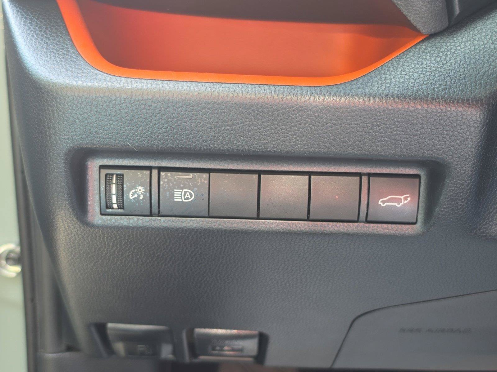 Used 2019 Toyota RAV4 Adventure w/ Carpet Mat Package AWD/4WD image 17