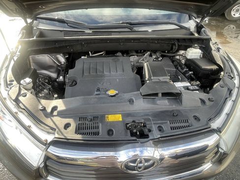 Used 2014 Toyota Highlander XLE AWD/4WD image 13