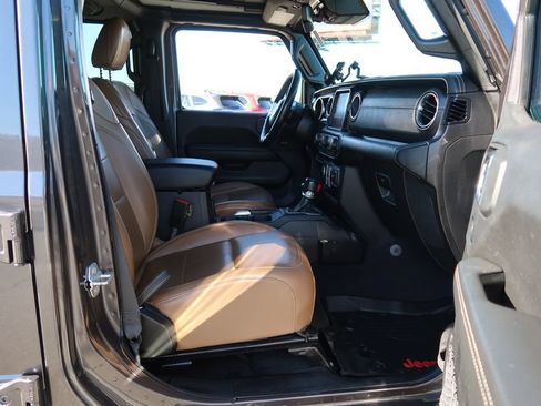 Used 2021 Jeep Wrangler Unlimited Sahara AWD/4WD image 37