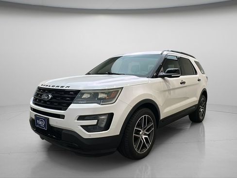 Used 2016 Ford Explorer Sport AWD/4WD image 2