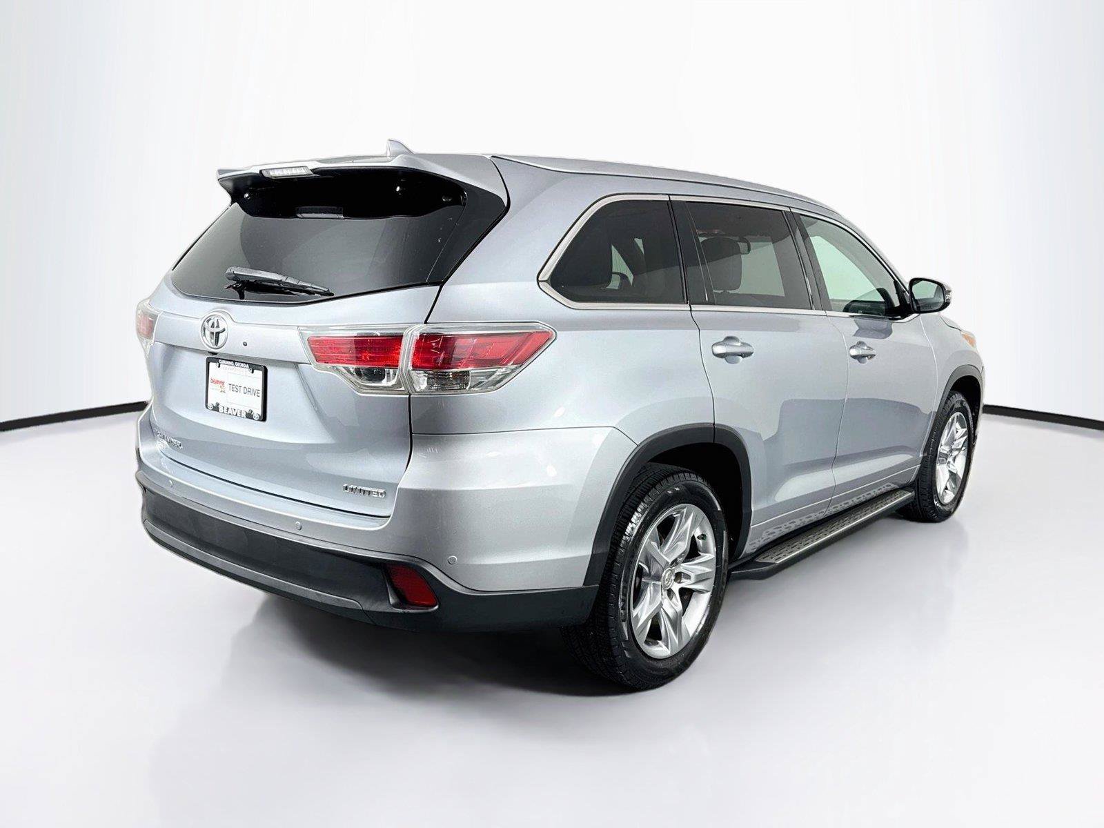Used 2015 Toyota Highlander Limited FWD image 2