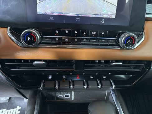 Used 2025 GMC Canyon AT4 image 15