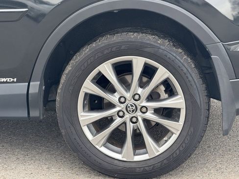 Used 2017 Toyota RAV4 Limited image 10