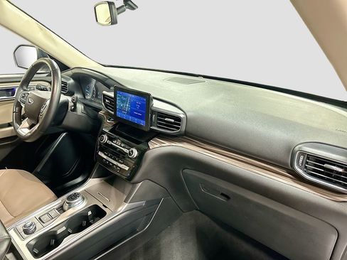 Used 2022 Ford Explorer Limited w/ Equipment Group 301A image 31