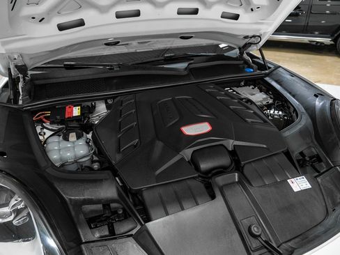 Used 2020 Porsche Cayenne Turbo image 44