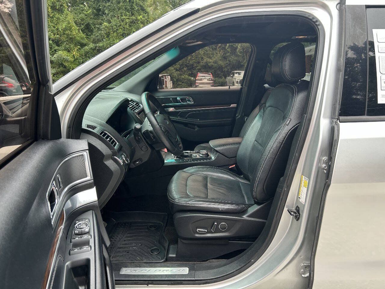 Used 2017 Ford Explorer Limited AWD/4WD image 11