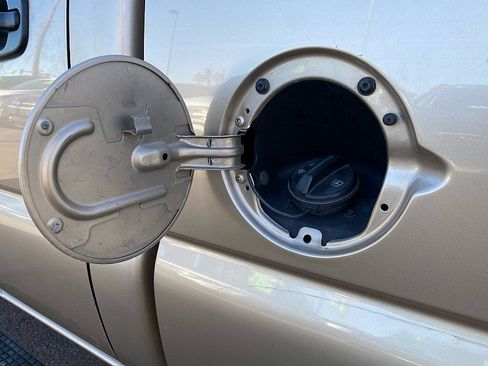 Used 2004 Chevrolet Silverado 2500 LT image 52