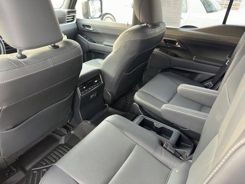 Used 2024 Lexus GX 550 image 34