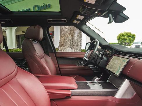 Used 2025 Land Rover Range Rover SE image 27