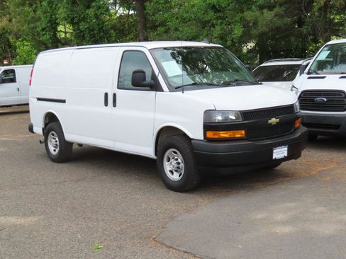 Used 2022 Chevrolet Express 2500 w/ Driver Convenience Package RWD image 8