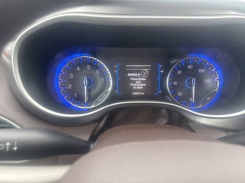 Used 2017 Chrysler Pacifica Touring image 24